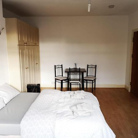 Large Spacious Property In Zone 2 London Exterior foto