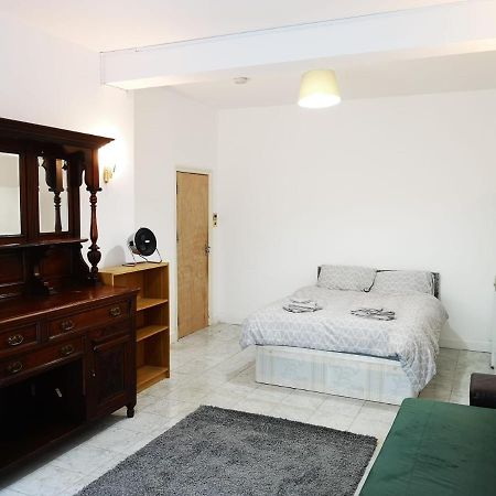 Large Spacious Property In Zone 2 London Exterior foto
