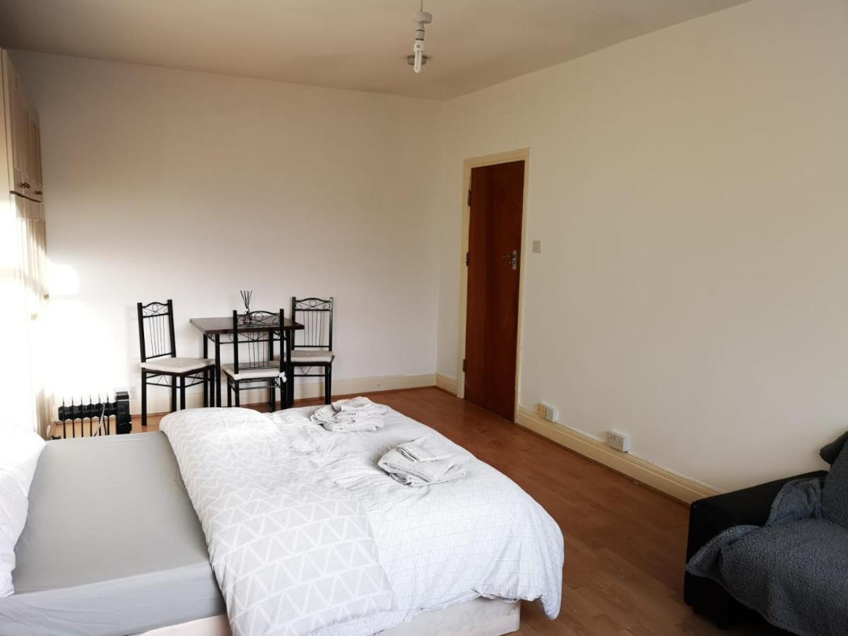 Large Spacious Property In Zone 2 London Exterior foto