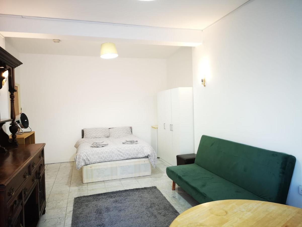 Large Spacious Property In Zone 2 London Exterior foto
