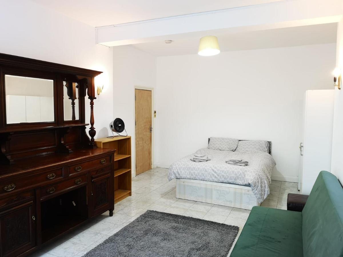 Large Spacious Property In Zone 2 London Exterior foto