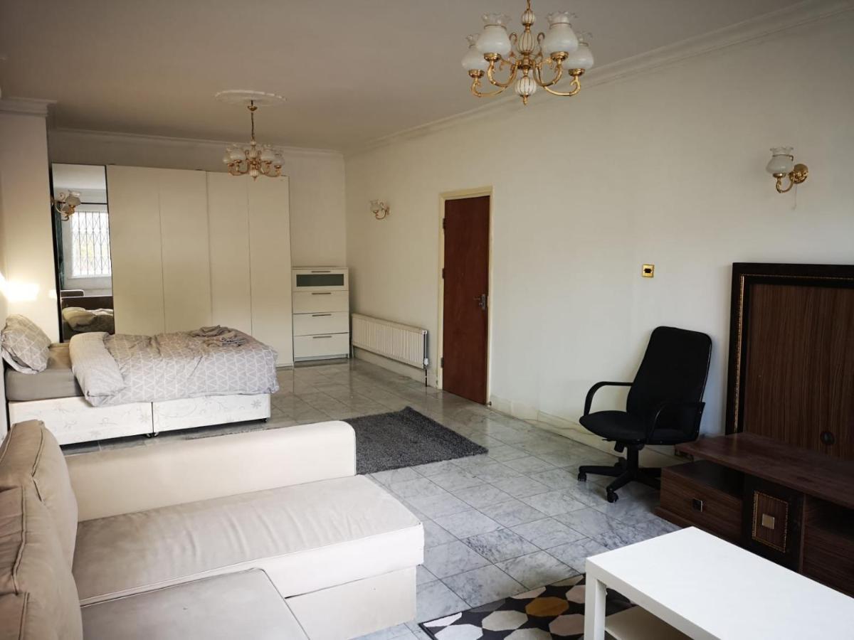 Large Spacious Property In Zone 2 London Exterior foto